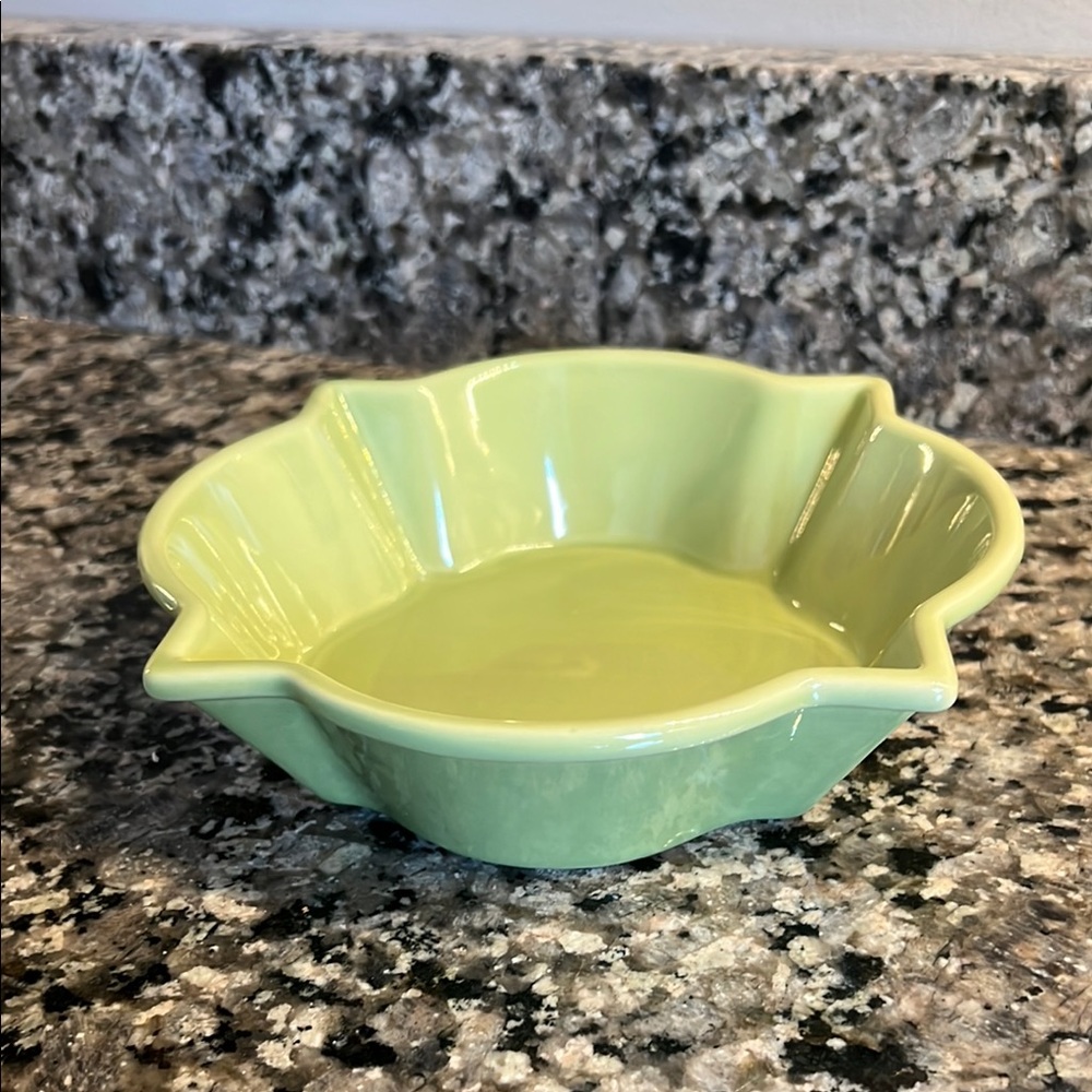 Chantal Talavera Scalloped Ceramic 3c. Pie plate
